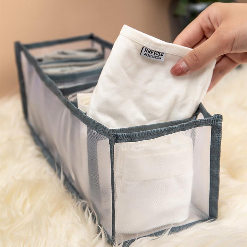 Caja con compartimento para guardar ropa interior. Éxito